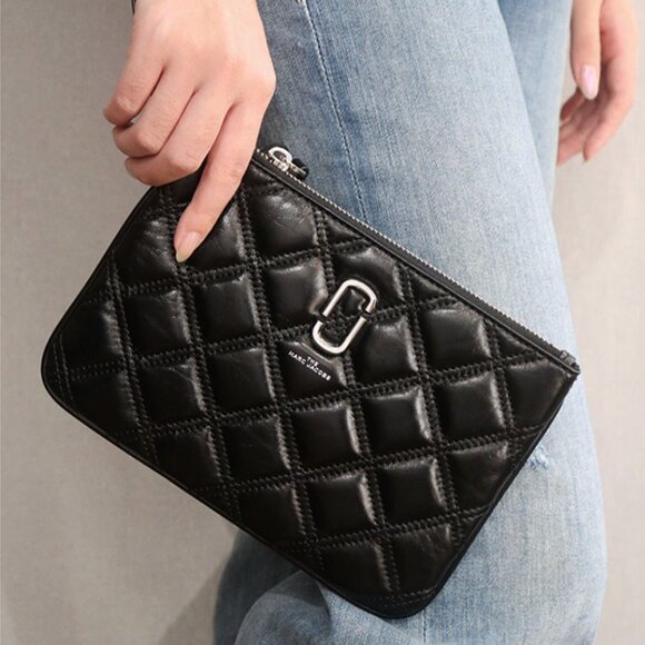 Marc Jacobs The Quilted Softshot Wristlet – Compact Elegance in Black!